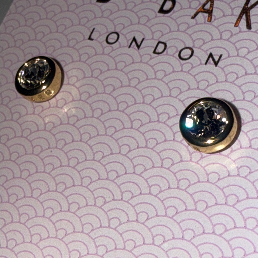 Ted Baker London Gold Tone Clear Crystal Stud Earrings 20$
